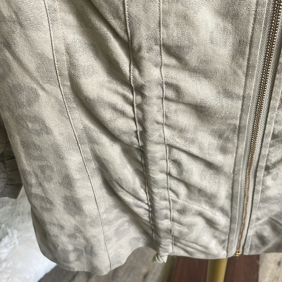 Chicos pale animal print jacket size small Chicos size 0 - Picture 7 of 8